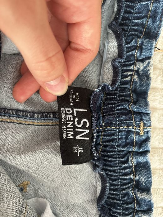 Дънкови къси панталонки LSN Denim с колан на цветя – Размер XS (12)