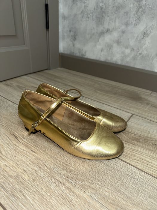 Золотые туфли для народных танцев