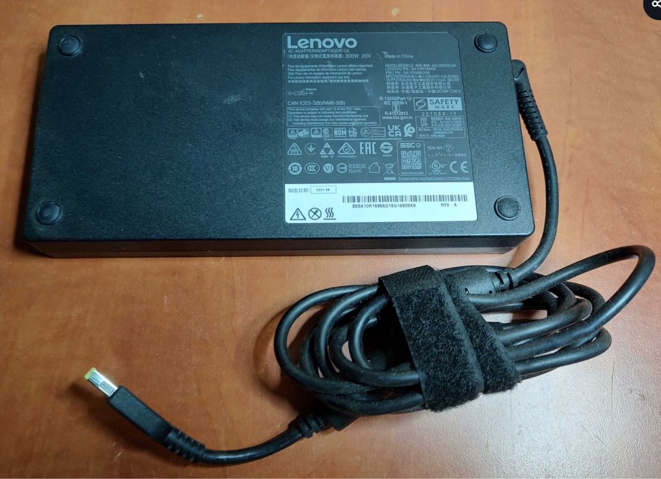 Alimentator de 300W pentru laptop Lenovo