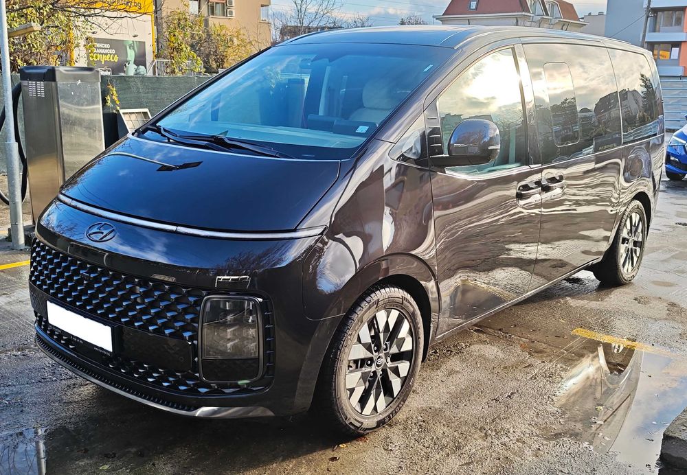 Продавам Hyundai Staria Premium 4x4 2.2 6+1