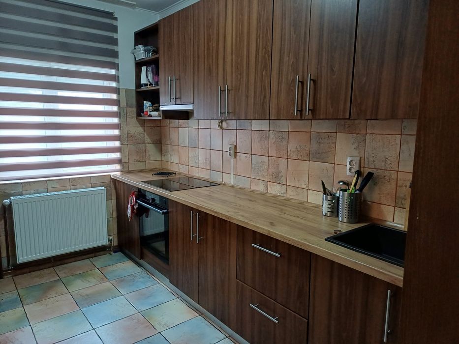 Închiriez casă cu 4 camere în Aroneanu