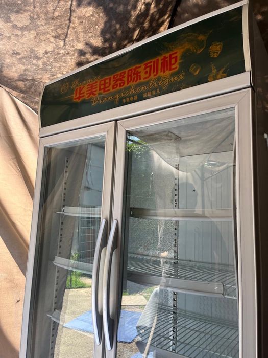 Продам ветринный холодильник