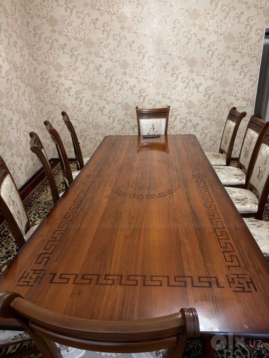 Stol stul sotiladi ideal xolatda 12 talik
