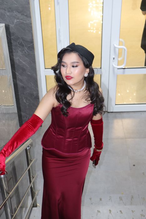 Корсет бордовый,