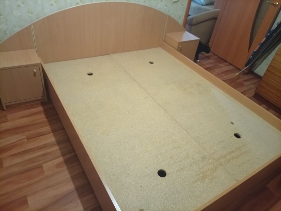 Кровать с тумбочками