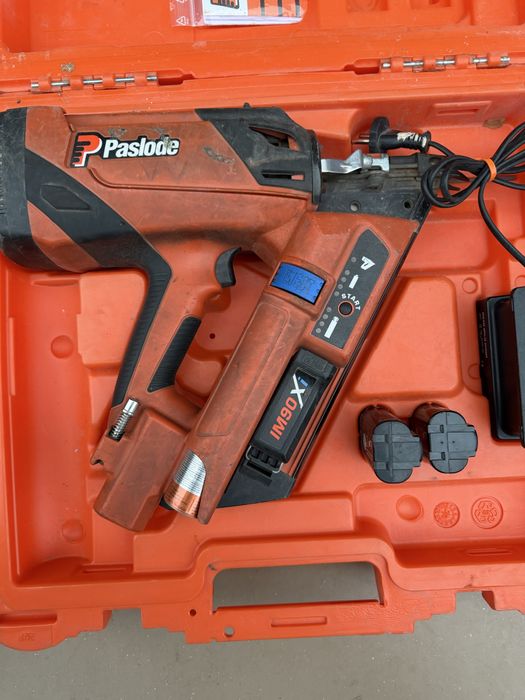 Pistol de implantat cuie lemn cu gaz Paslode IM90XI