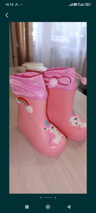 Продам резиновые сапоги для девочки