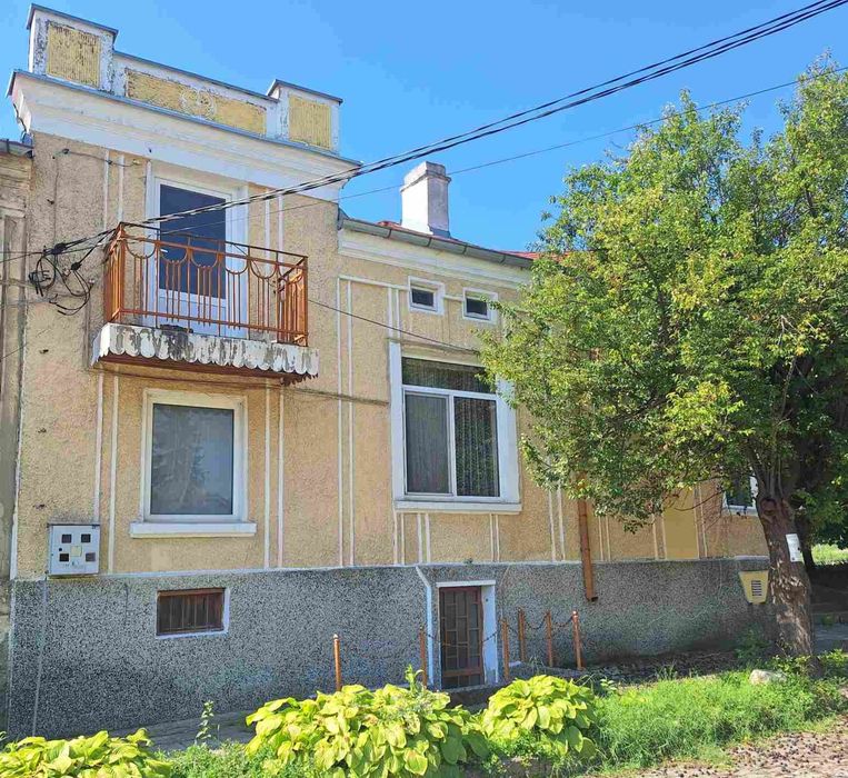 Продавам къща в град Нови Пазар
