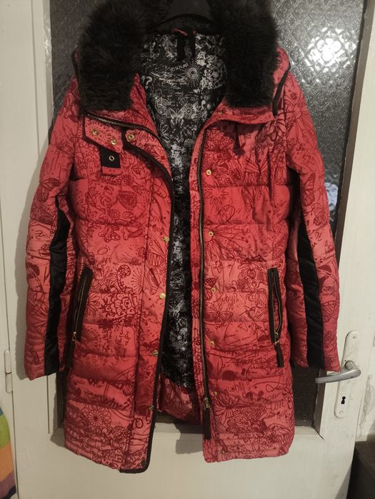 Зимно яке, предлага се и в син цвят