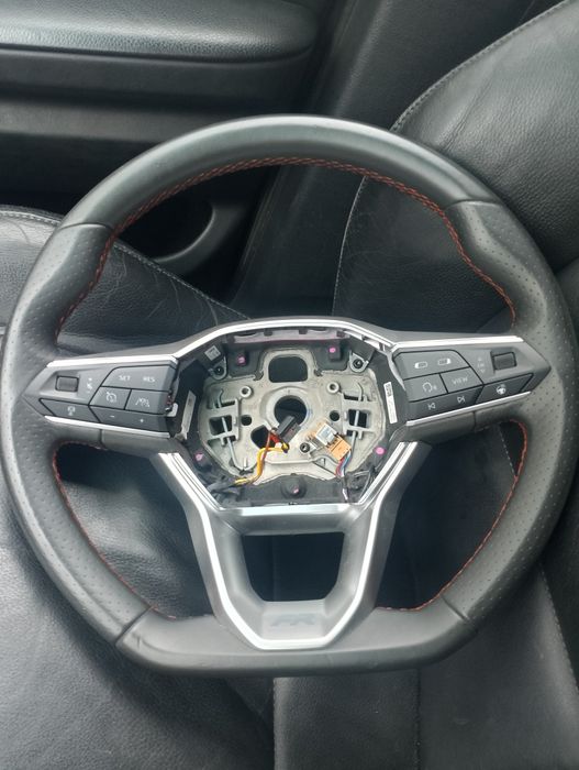 Оригинален мултифункционален волан от Seat Leon 5F – визия + удобство + контрол