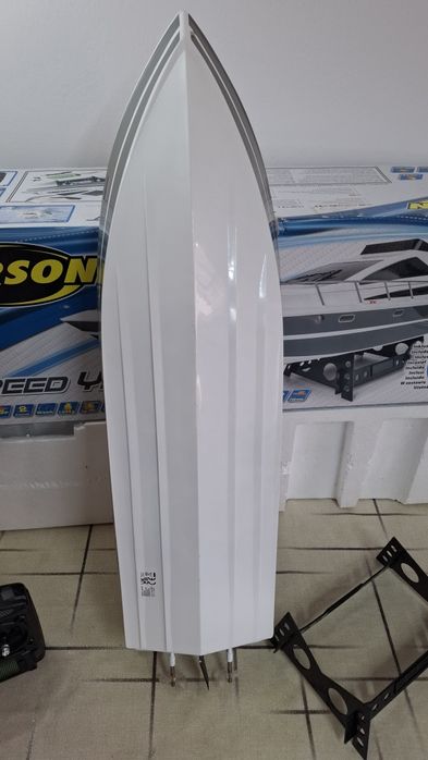 Carson  Speed ​​Yacht 2.4G 100% RTR - Лодка с дистанционно управление