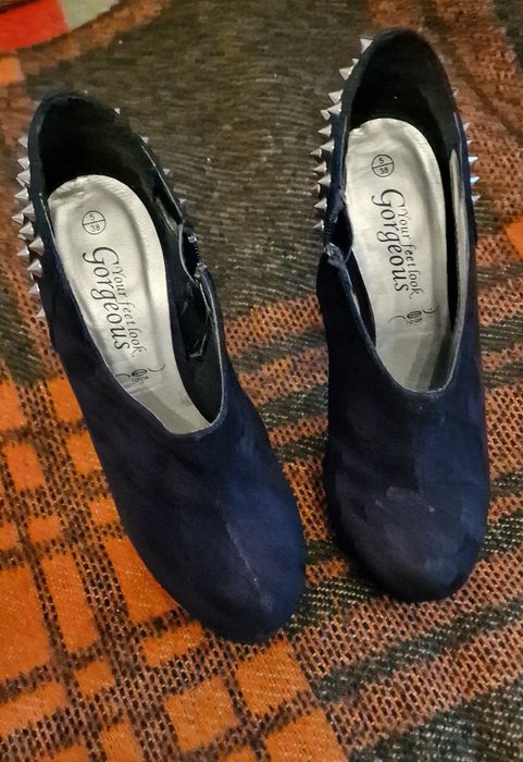 Vând botine cu ținte New Look