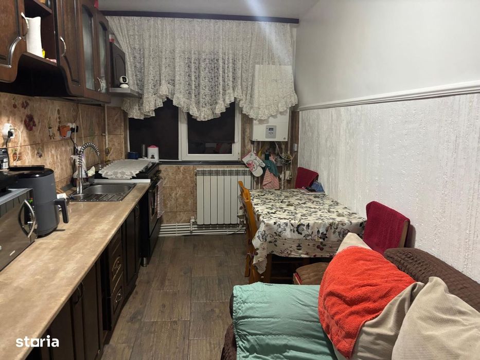 Apartament 4 Camere, Etaj 4/4, Zona SUD Focsani