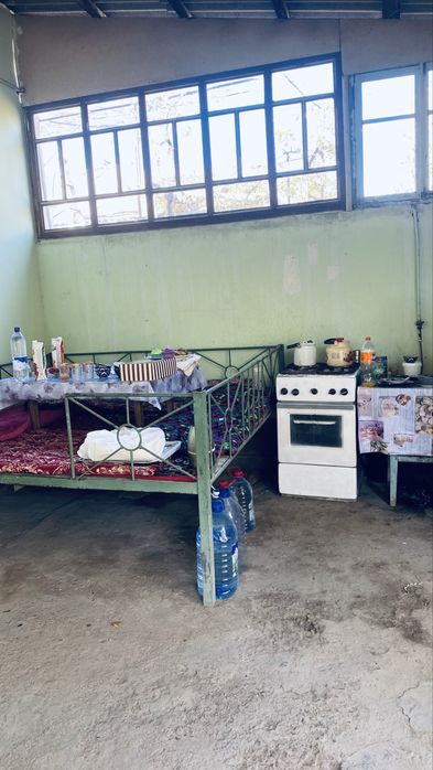 Uchastok sotiladi 11 sotix 5 ta honasi bor