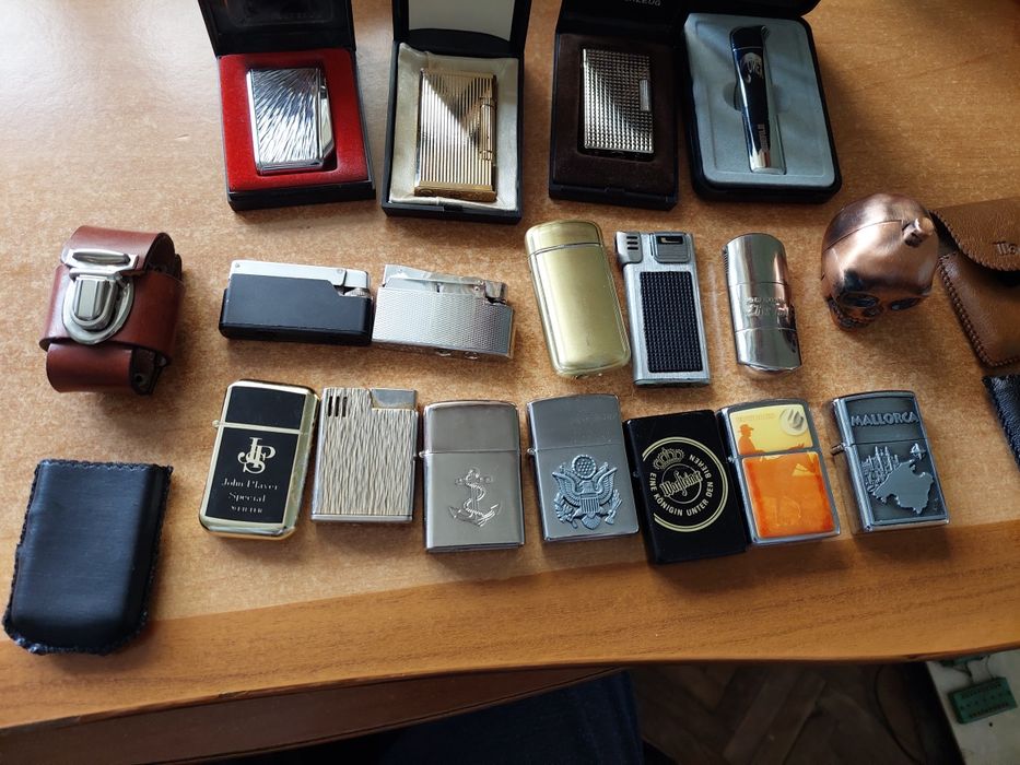 Vând lot 17 brichete