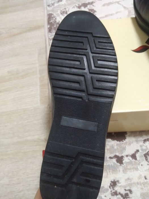 Продам туфли школьные