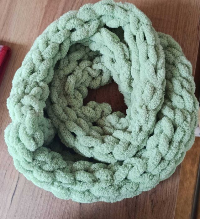 Ръчно изработени шалове и ластици (скрънчи)