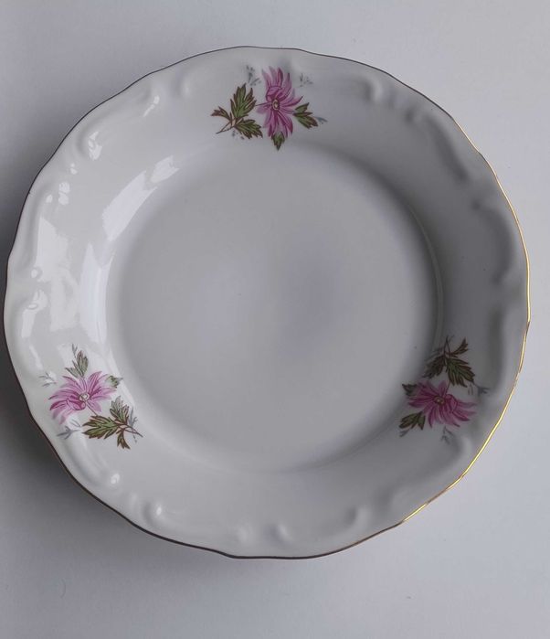 Порцеланови чинии