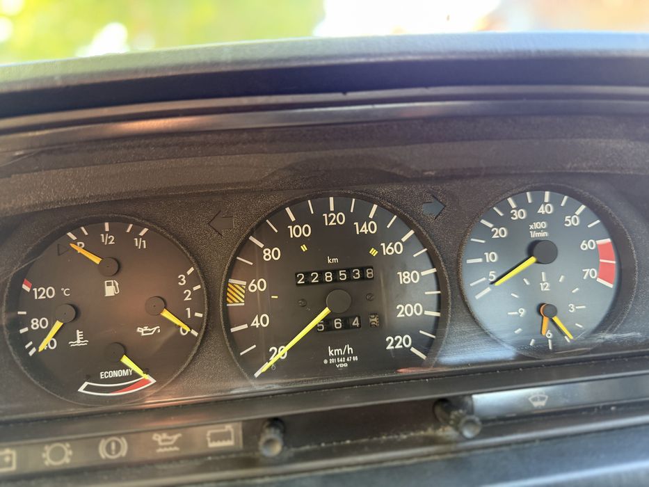 Mercedes-Benz 190E W201 2.0 Бензин | Запазен | Ръчни скорости