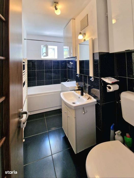 Apartament 3 camere, renovat, centrală proprie, etaj intermediar