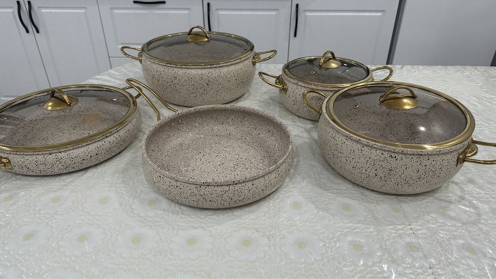 Продам новый набор кастрюль