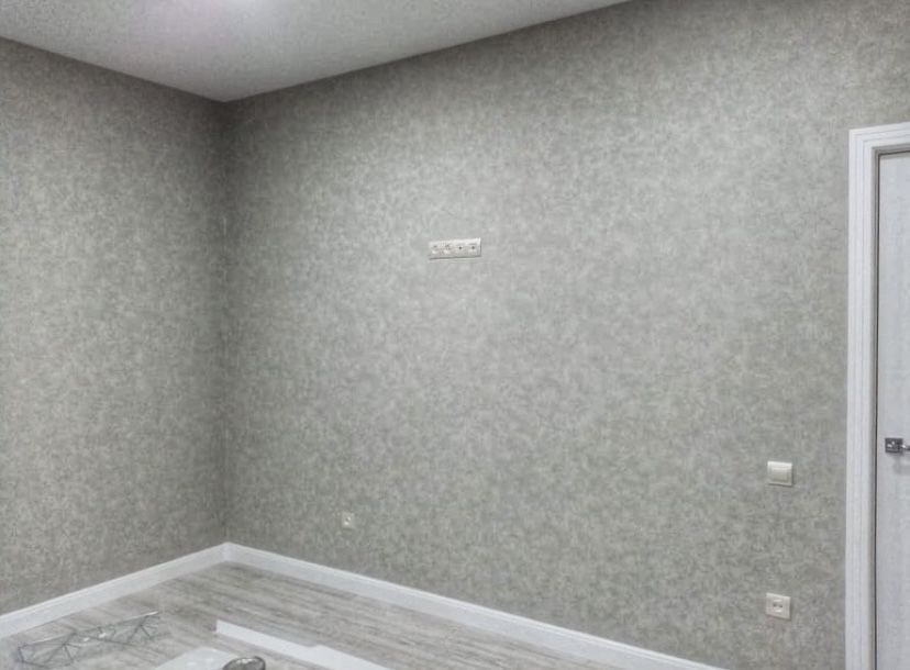 Поклейка обоев , покраска стен .