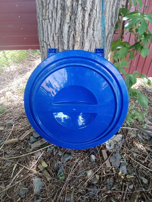 Продам крышку для бака