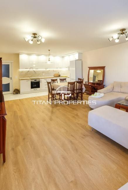 Тристаен апартамент, под наем, Център