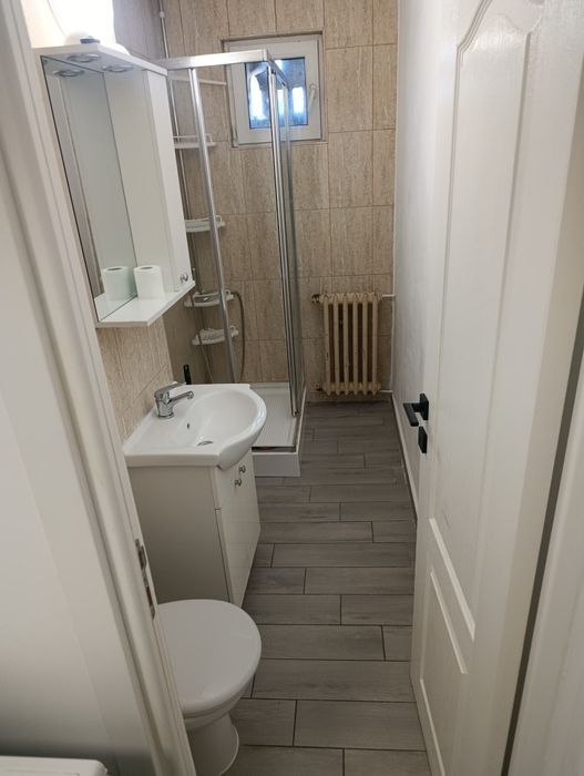 Închirierez apartament 3 camere