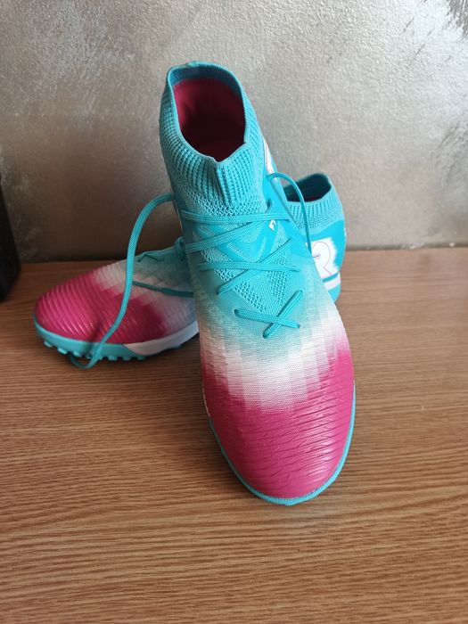 Ghete fotbal sala:NIKE SI PUMA MARIMEA 38 SI 39.NOI .PRET 80 LEI  perechea.