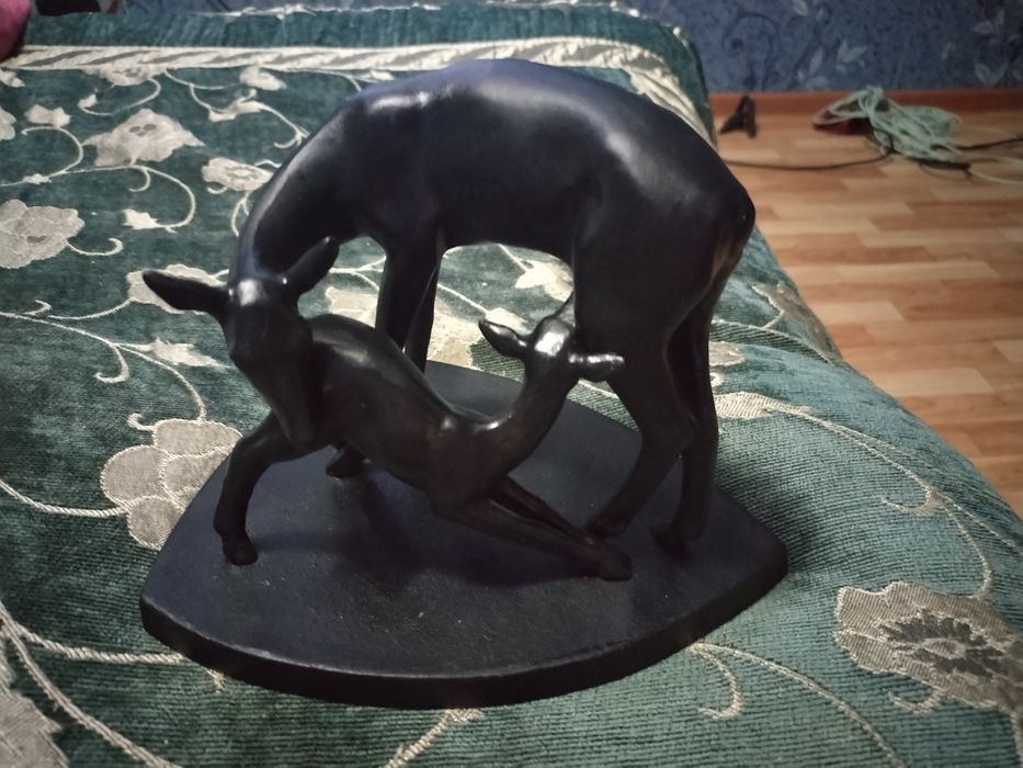 Металлическая статуэтка.
