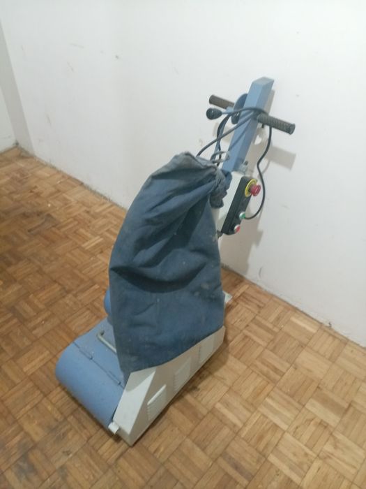 De vânzare mașina de rașchetat parchet