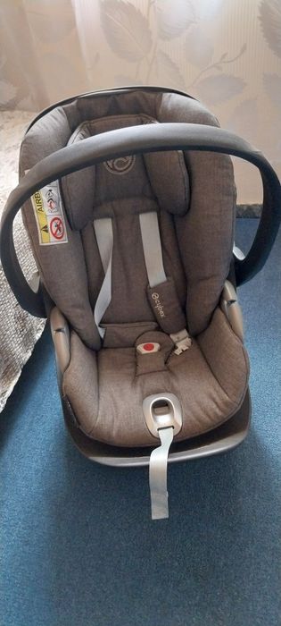 Scaun de mașină pentru bebe