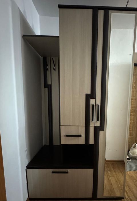 Прихожий шкаф с зеркалом