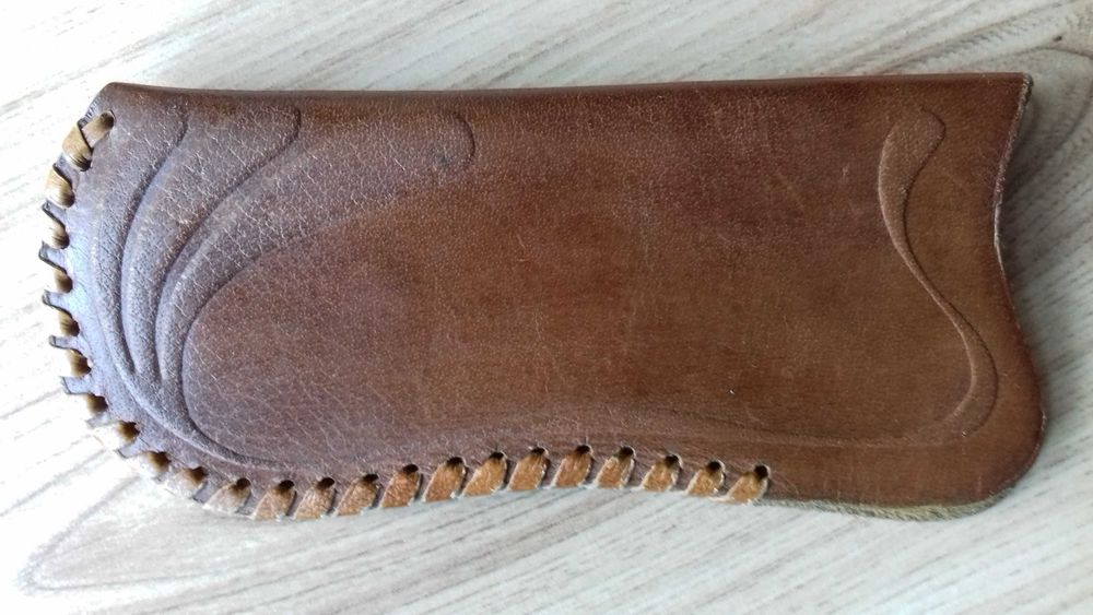 Кафяв кожен калъф за очила - ръчна изработка