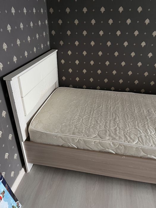 Продаем Кровать с Матрасом