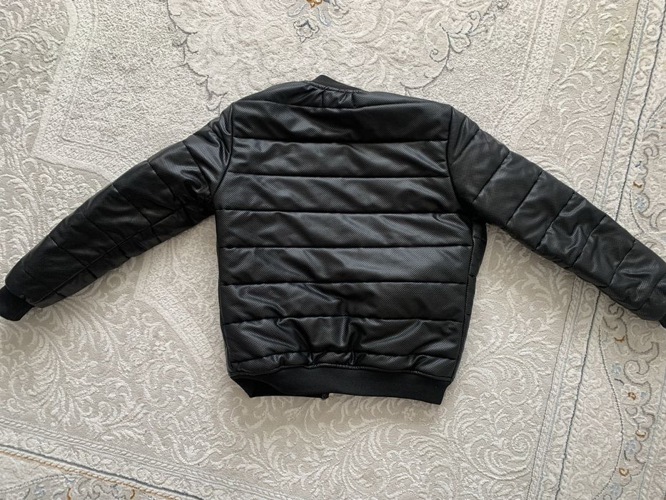 Продам куртку в идеальном состояние