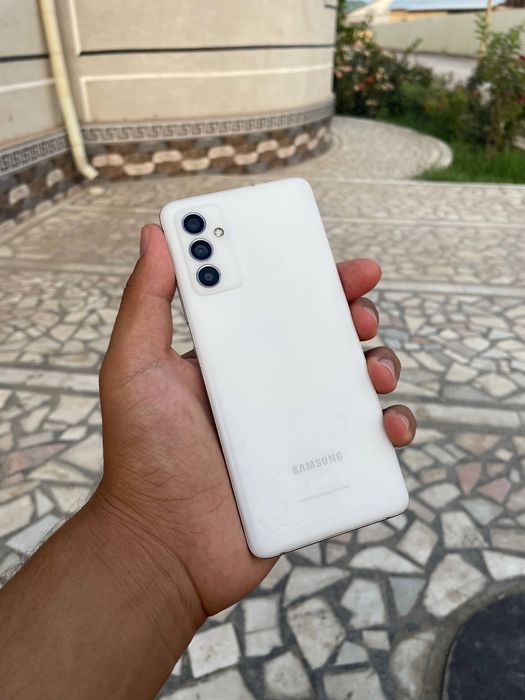 Samsung galaxy a82