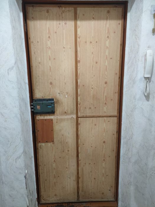 Продам железную дверь