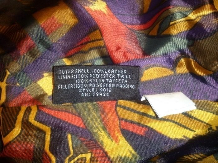 продам кожаную куртку с капюшоном размер S набук