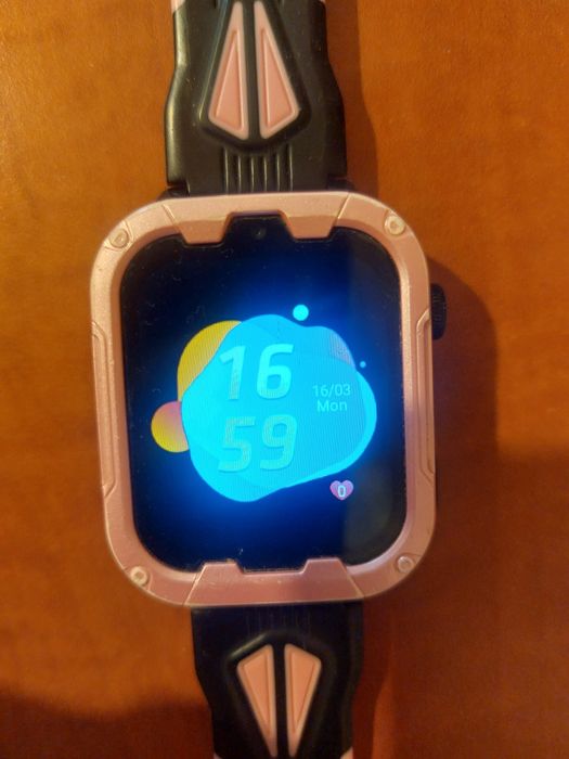 Vând smartwatch cu sim 4g, wifi ,pentru copii.