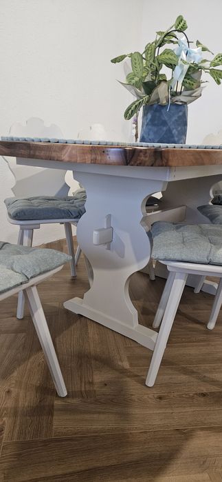 Masa si scaune din lemn cu blat de nuc natural