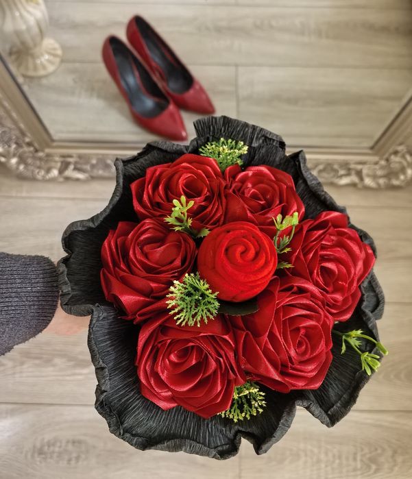 Букети от сатенени рози