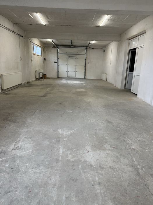 Proprietar Inchiriez hala zona Miorita