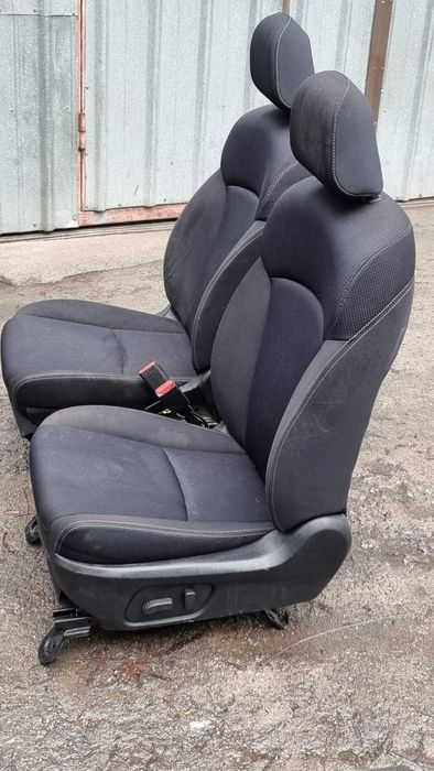 Сиденья передние  Subaru  .