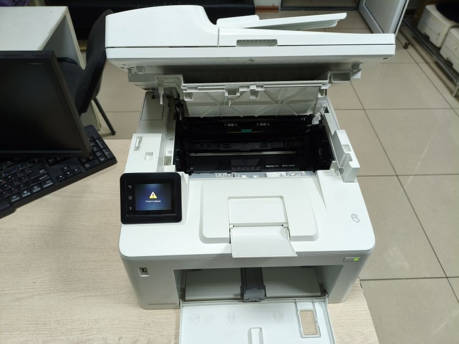 Продам принтер МФУ Hp m227fdw.
