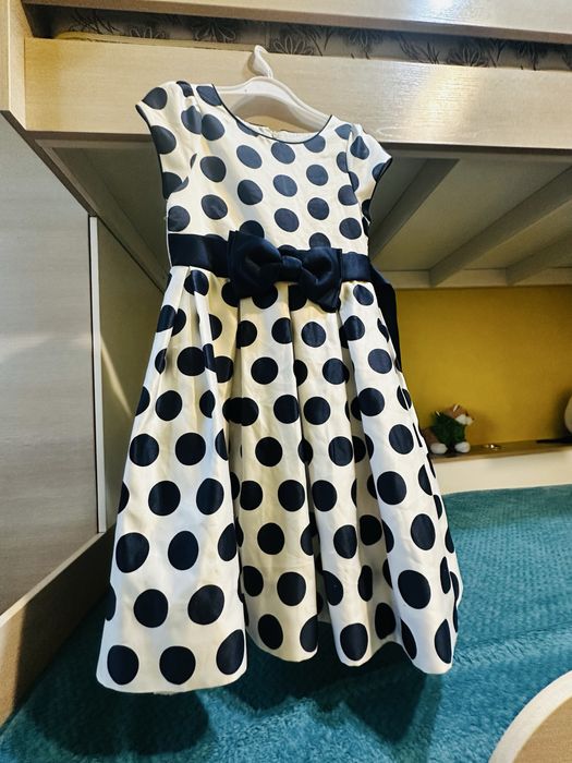 Праздничное платье размер 122-134