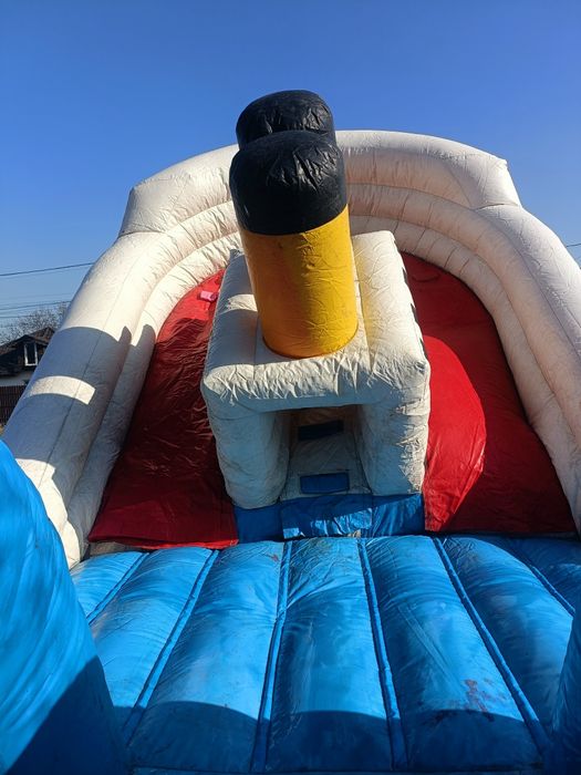Vând tobogan gonflabil , ideal pentru locuri de joaca copii, bâlciuri