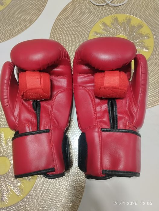 Продам боксерские перчатки
