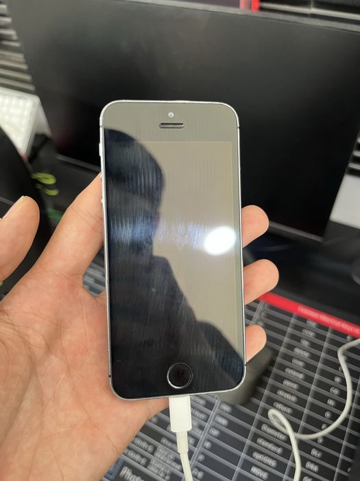 Iphone 5a yangi aybi yoq hamma joyi radnoy